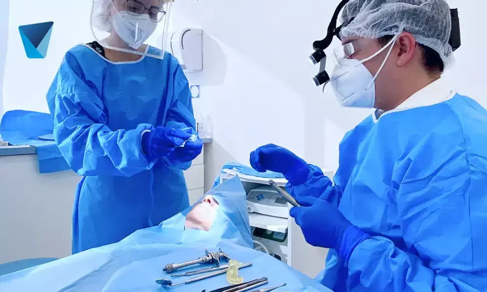 Descubre si un dentista en Chile está capacitado para realizar tratamientos faciales estéticos, como relleno de labios o botox, y la relación con la salud bucal y la armonía facial. Dentista puede hacer tratamientos faciales estéticos en Chile?