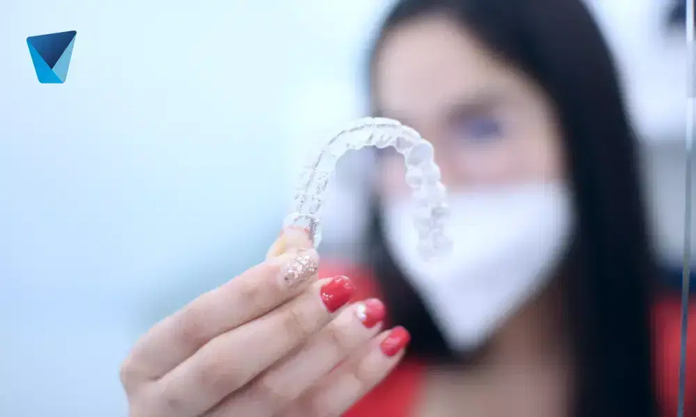 Resuelve las 5 dudas más comunes sobre los alineadores Invisalign, una solución moderna y estética para la ortodoncia en Chile. Conoce el proceso, duración y beneficios de esta tecnología dental. Resuelve tus dudas sobre los alineadores Invisalign en Chile