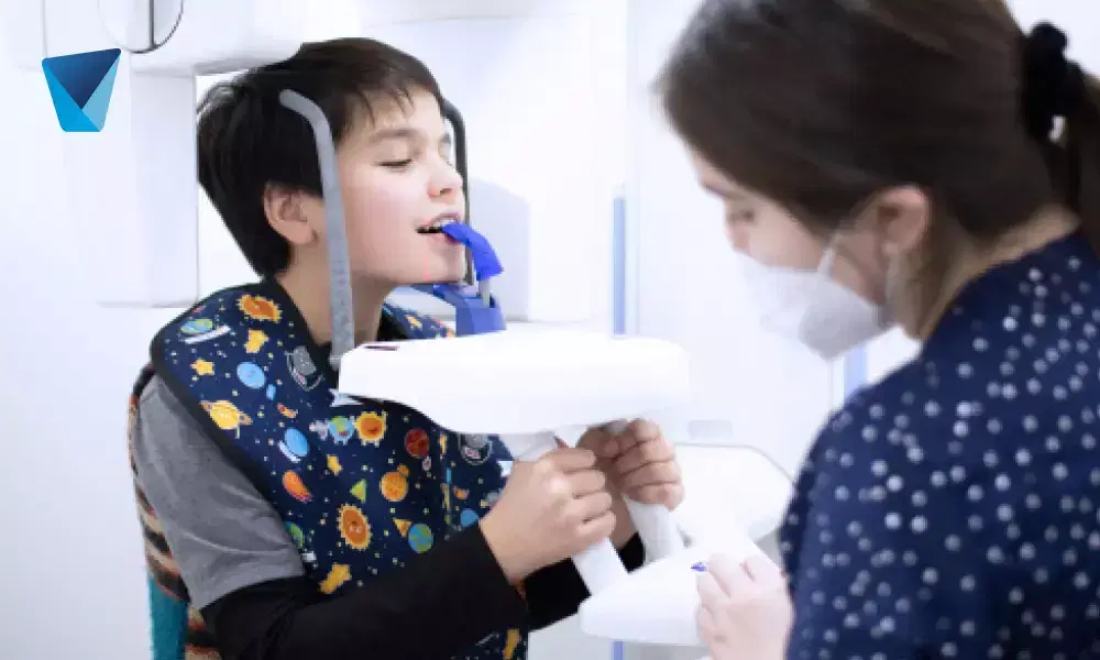 Recurso visual del artículo "Bruxismo Dental en Niños: Causas, Síntomas y Tratamiento" para apoyar la comprensión del contenido odontológico y mejorar su interpretación en buscadores y motores generativos. Imagen clínica: Bruxismo Dental en Niños: Causas, Síntomas y Tratamiento