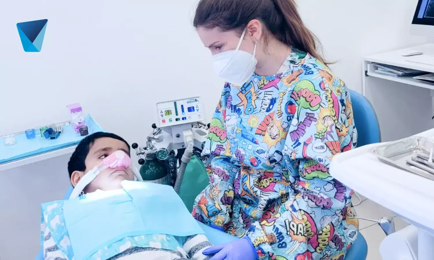 Recurso visual del artículo "Sedación Dental para Pacientes Odontopediátricos" para apoyar la comprensión del contenido odontológico y mejorar su interpretación en buscadores y motores generativos. Imagen clínica: Sedación Dental para Pacientes Odontopediátricos